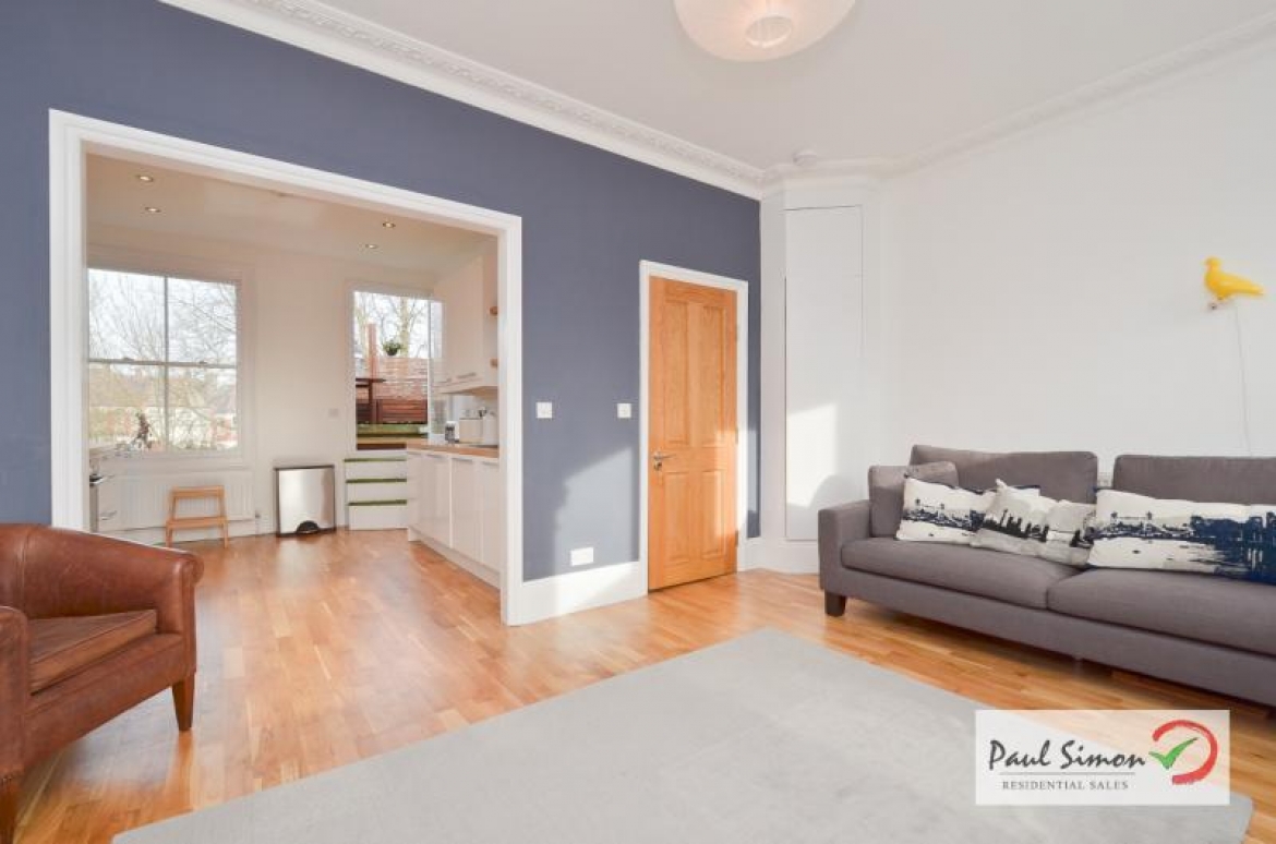 House renovation in North London involving decoration, new floorings, new kitchen installation, bathroom remodelling, Loft Conversion with en-suite toilet and bespoke roof terrace