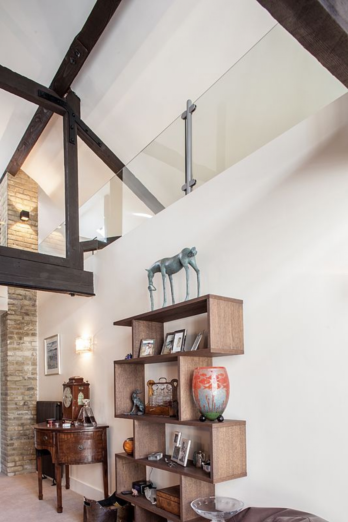 Completed House Renovation in Isle of Dogs which involved painting, installation of bespoke spiral staircase and glass balustrade, installation of new kitchen and tilling. Project completed by Decoracus