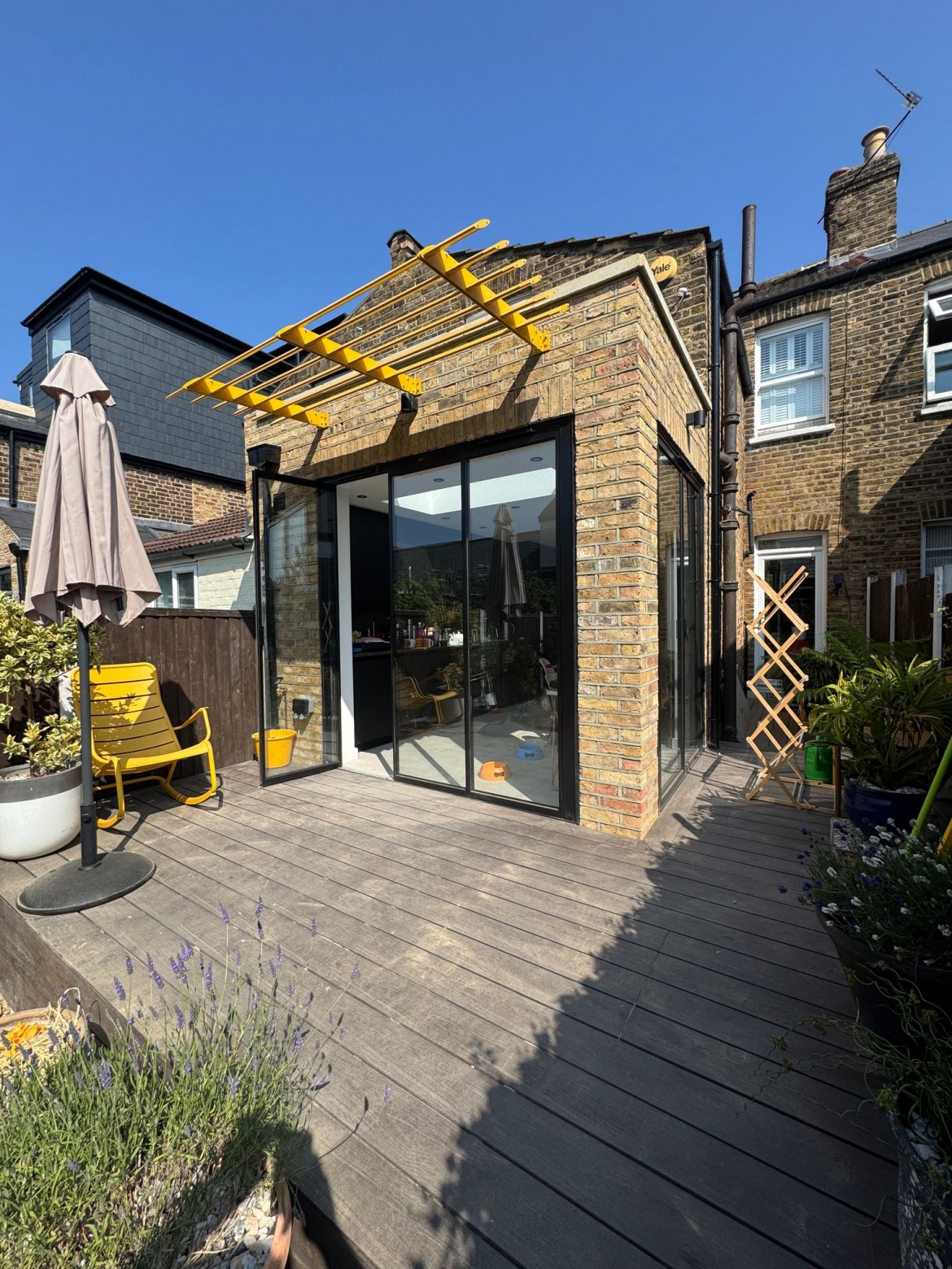 Extension with brise soleil
